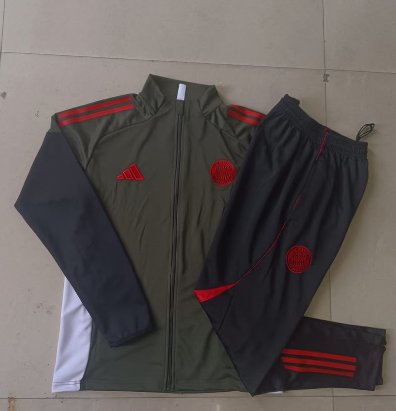 PANTALONI + FELPA BAYERN MONACO I 24/25 