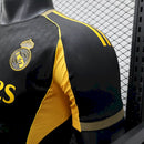 REAL MADRID EDICION ESPECIAL NEGRO Y AMARILLO 25/26 HOMBRE (VERSIÓN JUGADOR)